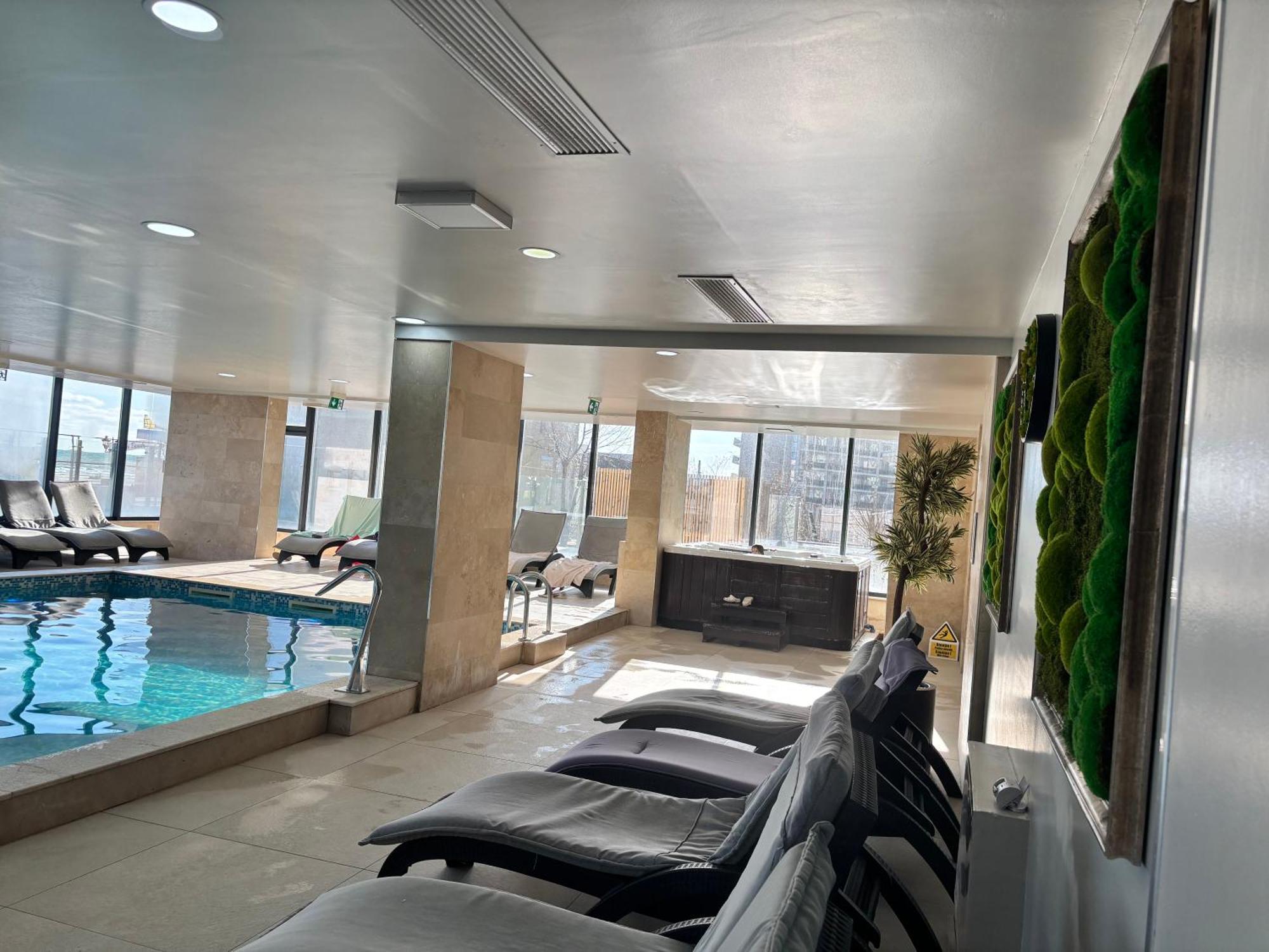 Eka Studio - Pool & Spa Beach Resort Năvodari Kültér fotó